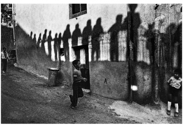 Bambini-Capizzi-Sicilia-1982-C-Ferdinando-Scianna-Magnum-Photos_main_image_object